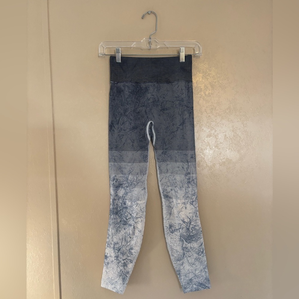 lululemon Ebb to Train Tight Wash leggings sz 6
